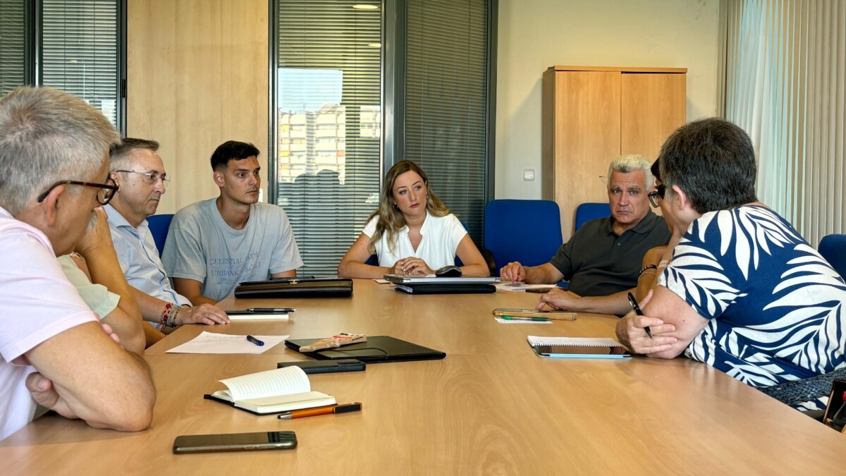 Reunión Rocío Gil polideportivo Orriols